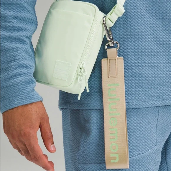 NWT Never lost Lululemon Keychain bag clip SOLD SEPARATELY Keep your keys close - Picture 2 of 15